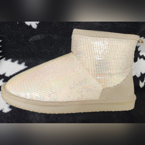 VS Pink Iridescent Bling Faux Fur Booties ✨️ - Picture 9 of 11